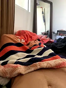 Snapshot of MCLZK chatting on November 8, 2025, 5:38 pm MCLZK online show from November 8, 2025, 5:38 pm