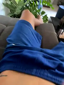 Snapshot of MCLZK chatting on November 18, 2025, 6:00 pm MCLZK online show from November 18, 2025, 6:00 pm