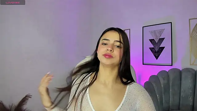 Snapshot of zharaa_fox chatting on February 1, 2026, 5:38 am zharaa fox online show from February 1, 2026, 5:38 am