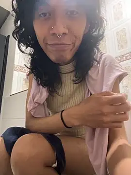 Snapshot of MadamLeRouge chatting on October 17, 2025, 10:11 pm MadamLeRouge online show from October 17, 2025, 10:11 pm