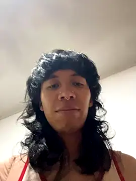 Snapshot of MadamLeRouge chatting on October 14, 2025, 11:04 pm MadamLeRouge online show from October 14, 2025, 11:04 pm