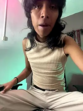 Snapshot of MadamLeRouge chatting on November 3, 2025, 10:13 pm MadamLeRouge online show from November 3, 2025, 10:13 pm