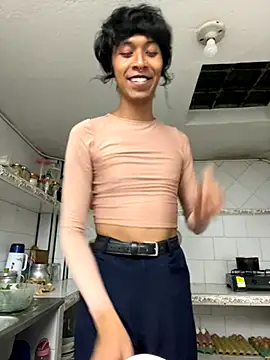 Snapshot of MadamLeRouge chatting on October 21, 2025, 12:11 am MadamLeRouge online show from October 21, 2025, 12:11 am