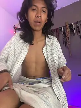 Snapshot of MadamLeRouge chatting on November 19, 2025, 10:32 pm MadamLeRouge online show from November 19, 2025, 10:32 pm