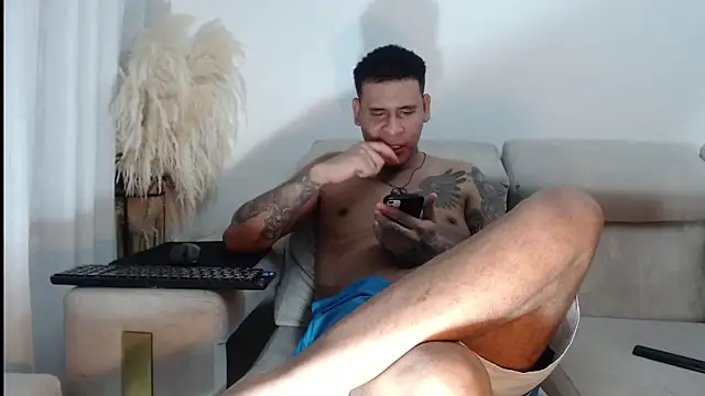 Snapshot of Adrew_fox chatting on December 18, 2025, 3:55 am Adrew fox online show from December 18, 2025, 3:55 am