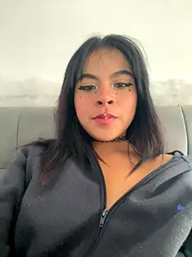 Veeronica  online show from October 3, 2025, 8:32 pm