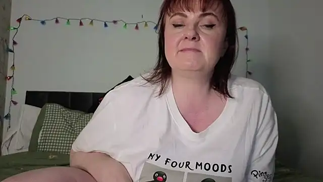 xJuicyLittlePrincessx online show from November 24, 2025, 9:15 pm