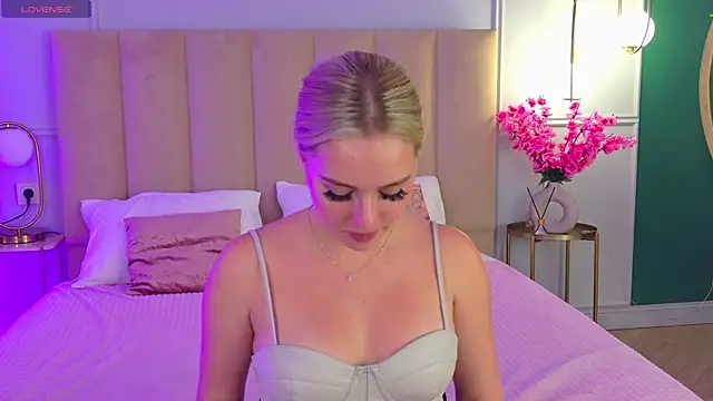 Snapshot of EllyLinn chatting on November 14, 2025, 5:05 pm EllyLinn online show from November 14, 2025, 5:05 pm