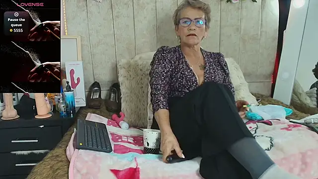 Snapshot of Devora_mature65 chatting on November 19, 2025, 2:33 am Devora mature65 online show from November 19, 2025, 2:33 am