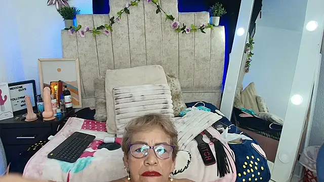 Snapshot of Devora_mature65 chatting on November 14, 2025, 2:59 am Devora mature65 online show from November 14, 2025, 2:59 am