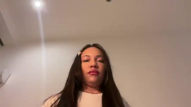 Snapshot of realrockybee1 chatting on November 18, 2025, 10:34 pm realrockybee1 online show from November 18, 2025, 10:34 pm