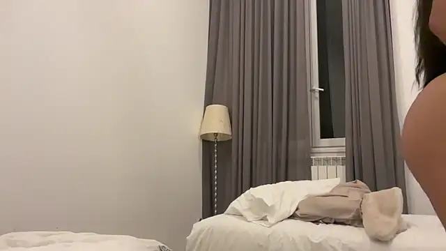 Snapshot of realrockybee1 chatting on October 25, 2025, 10:43 pm realrockybee1 online show from October 25, 2025, 10:43 pm