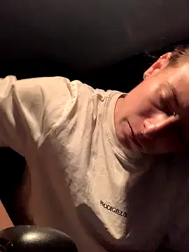 Snapshot of GoldenPussy1329 chatting on November 13, 2025, 6:34 pm GoldenPussy1329 online show from November 13, 2025, 6:34 pm