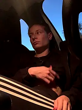 Snapshot of GoldenPussy1329 chatting on November 10, 2025, 5:18 pm GoldenPussy1329 online show from November 10, 2025, 5:18 pm