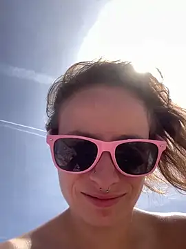 Snapshot of GoldenPussy1329 chatting on April 21, 2026, 12:23 pm GoldenPussy1329 online show from April 21, 2026, 12:23 pm