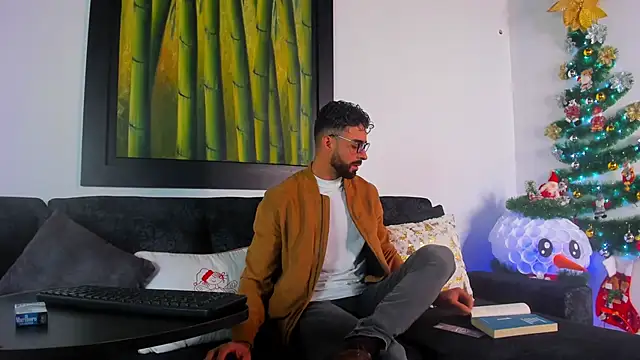 Snapshot of Kael_Bronte chatting on December 18, 2025, 11:25 am Kael Bronte online show from December 18, 2025, 11:25 am