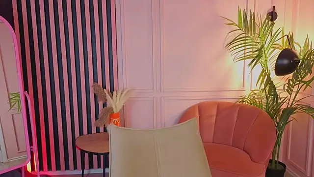 luna son online show from November 22, 2025, 6:12 am