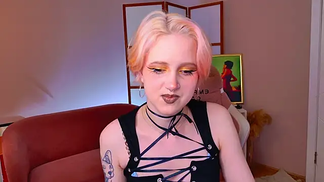 luna son online show from November 8, 2025, 9:29 pm