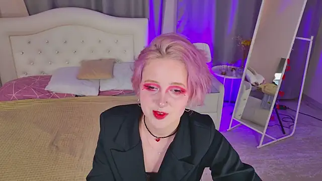 luna son online show from November 20, 2025, 6:14 am