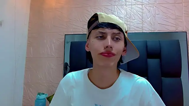 Snapshot of thaigo_twink38 chatting on December 5, 2025, 4:44 am thaigo twink38 online show from December 5, 2025, 4:44 am