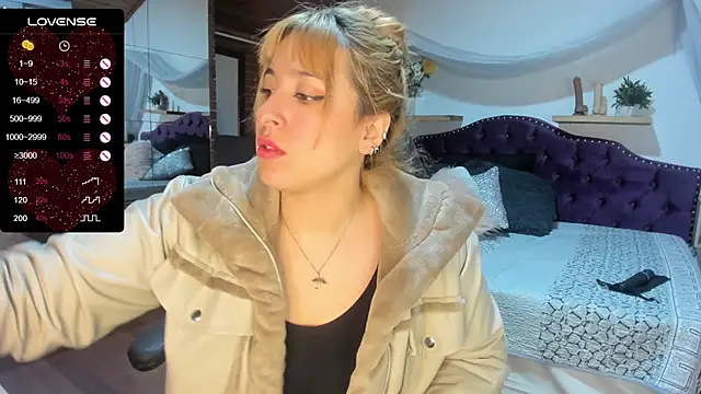 sophialyh 1 online show from October 9, 2025, 12:49 pm