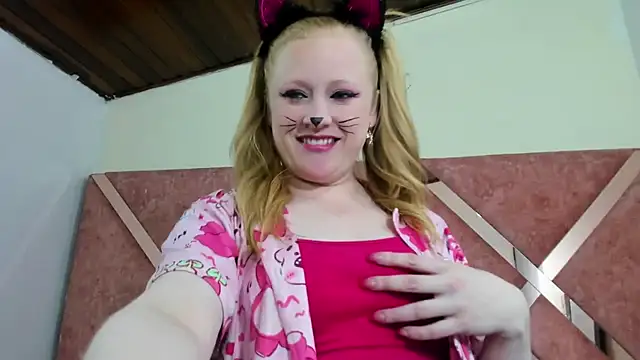 Snapshot of AliceCat_01 chatting on November 5, 2025, 3:31 am AliceCat 01 online show from November 5, 2025, 3:31 am