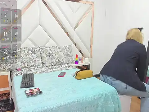 Snapshot of AliceCat_01 chatting on December 14, 2025, 2:07 am AliceCat 01 online show from December 14, 2025, 2:07 am