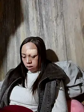 Snapshot of Tuyet_xx chatting on December 19, 2025, 2:48 am Tuyet xx online show from December 19, 2025, 2:48 am