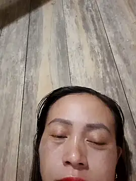 Snapshot of Tuyet_xx chatting on October 6, 2025, 8:15 am Tuyet xx online show from October 6, 2025, 8:15 am