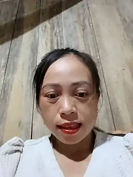 Snapshot of Tuyet_xx chatting on October 18, 2025, 10:23 pm Tuyet xx online show from October 18, 2025, 10:23 pm