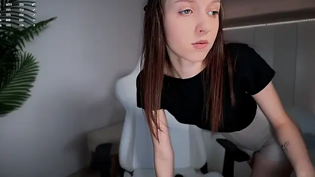 Snapshot of monnymoon chatting on November 5, 2025, 5:10 am monnymoon online show from November 5, 2025, 5:10 am