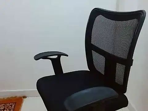 Snapshot of your_lena chatting on October 16, 2025, 9:39 am your lena online show from October 16, 2025, 9:39 am