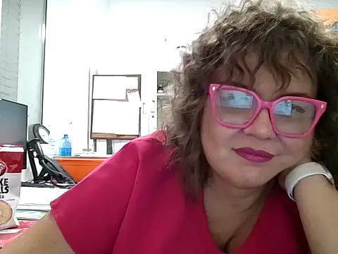 Snapshot of roxy863086 chatting on October 6, 2025, 7:47 pm roxy863086 online show from October 6, 2025, 7:47 pm