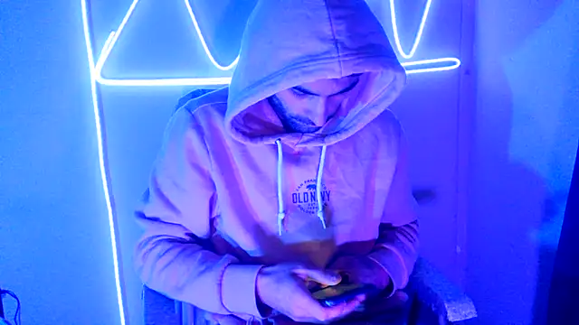 highinhtxx online show from November 15, 2025, 8:29 am