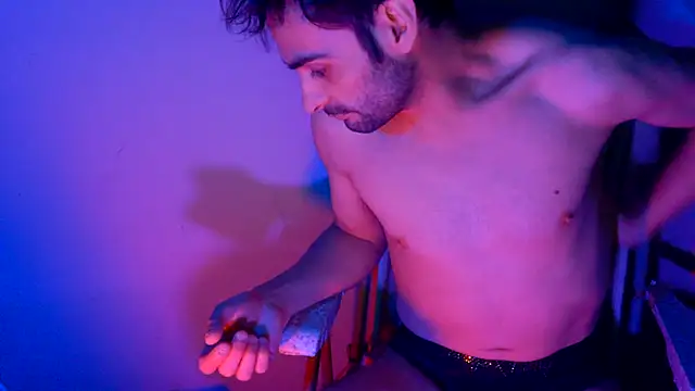 highinhtxx online show from October 31, 2025, 4:42 am