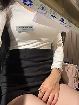 Gina999 online show from April 28, 2026, 2:21 am
