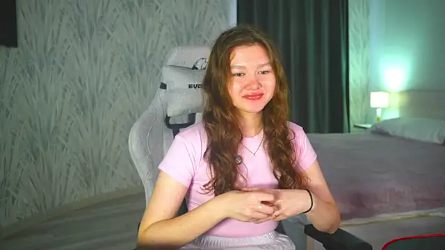 Snapshot of LewisThrone chatting on September 29, 2025, 4:19 am LewisThrone online show from September 29, 2025, 4:19 am