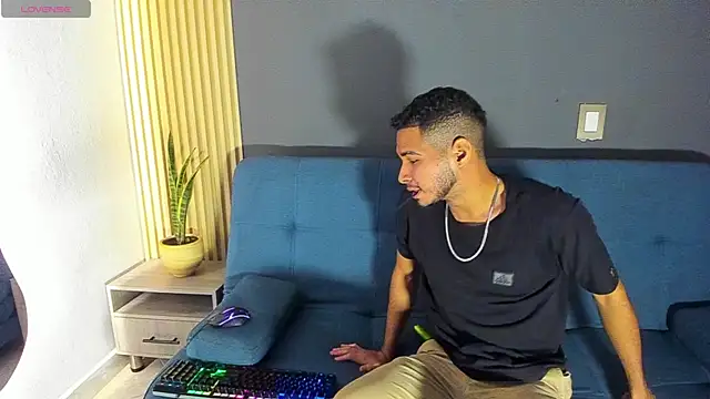 Jaybrown  1 online show from December 5, 2025, 8:17 pm