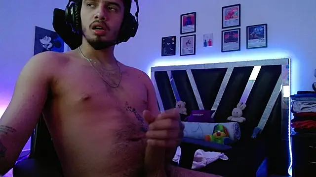 Snapshot of Sebasxxl12 chatting on December 15, 2025, 10:32 am Sebasxxl12 online show from December 15, 2025, 10:32 am