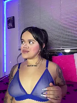 Snapshot of Sussyroxxx chatting on May 3, 2026, 4:17 am Sussyroxxx online show from May 3, 2026, 4:17 am
