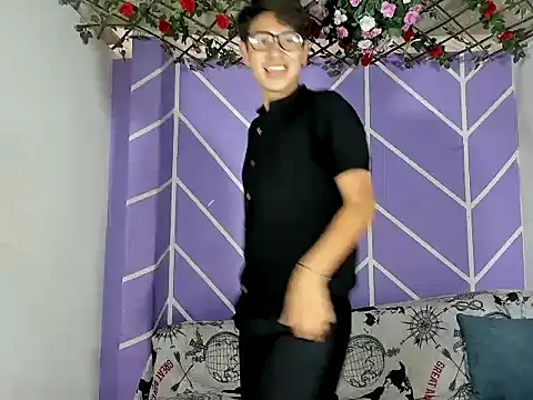 Snapshot of nexusboyhot chatting on December 17, 2025, 2:44 pm nexusboyhot online show from December 17, 2025, 2:44 pm