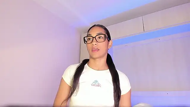 AnahiCollins online show from January 18, 2026, 11:35 am