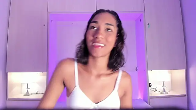 AnahiCollins online show from April 21, 2026, 11:39 am