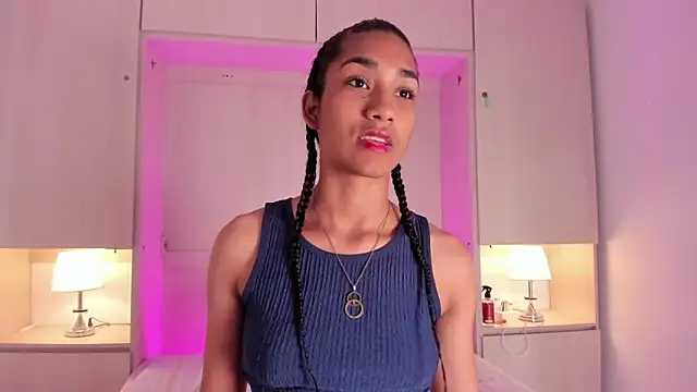 AnahiCollins online show from November 7, 2025, 11:37 am