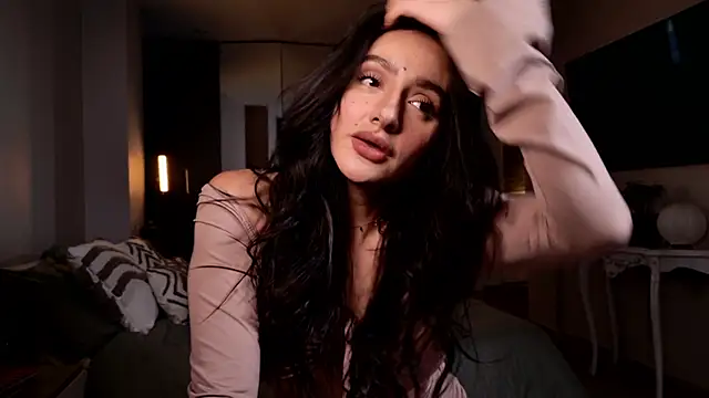 Snapshot of Milana_De chatting on December 17, 2025, 10:59 pm Milana De online show from December 17, 2025, 10:59 pm