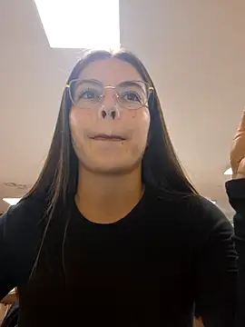 Snapshot of EmmaValencia_ chatting on November 12, 2025, 7:18 pm EmmaValencia online show from November 12, 2025, 7:18 pm