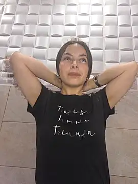 Snapshot of EmmaValencia_ chatting on October 22, 2025, 8:30 pm EmmaValencia online show from October 22, 2025, 8:30 pm