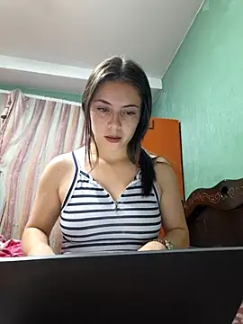 Snapshot of EmmaValencia_ chatting on November 21, 2025, 4:44 am EmmaValencia online show from November 21, 2025, 4:44 am