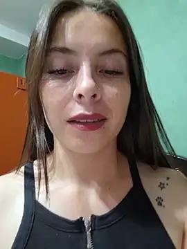 Snapshot of EmmaValencia_ chatting on November 28, 2025, 5:18 am EmmaValencia online show from November 28, 2025, 5:18 am