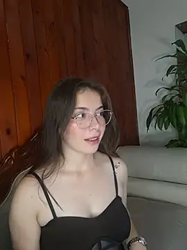 Snapshot of EmmaValencia_ chatting on February 2, 2026, 6:29 pm EmmaValencia online show from February 2, 2026, 6:29 pm